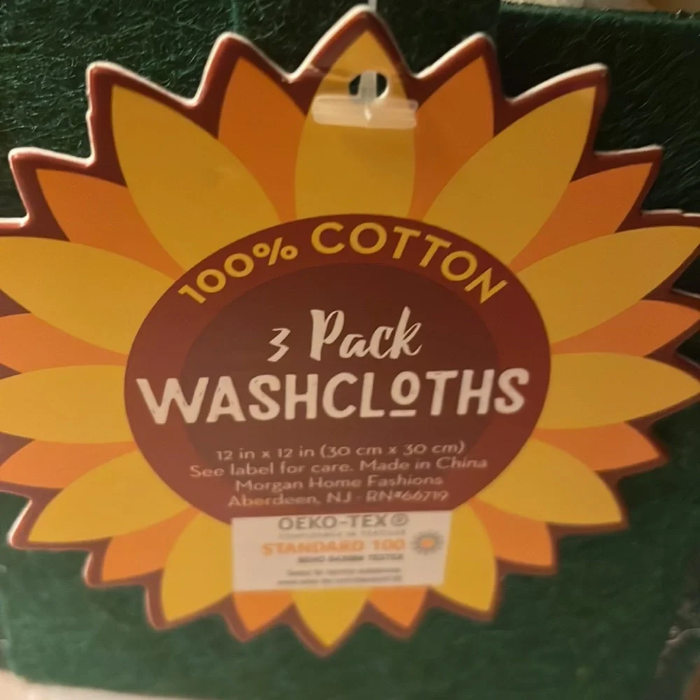 NWT- 3 pack washcloths 100% cotton in felt basket w/sunflower on front